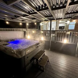 Numero Venti Aparthouse Wifi Parking Hot Tub Holiday home Newcastle upon Tyne